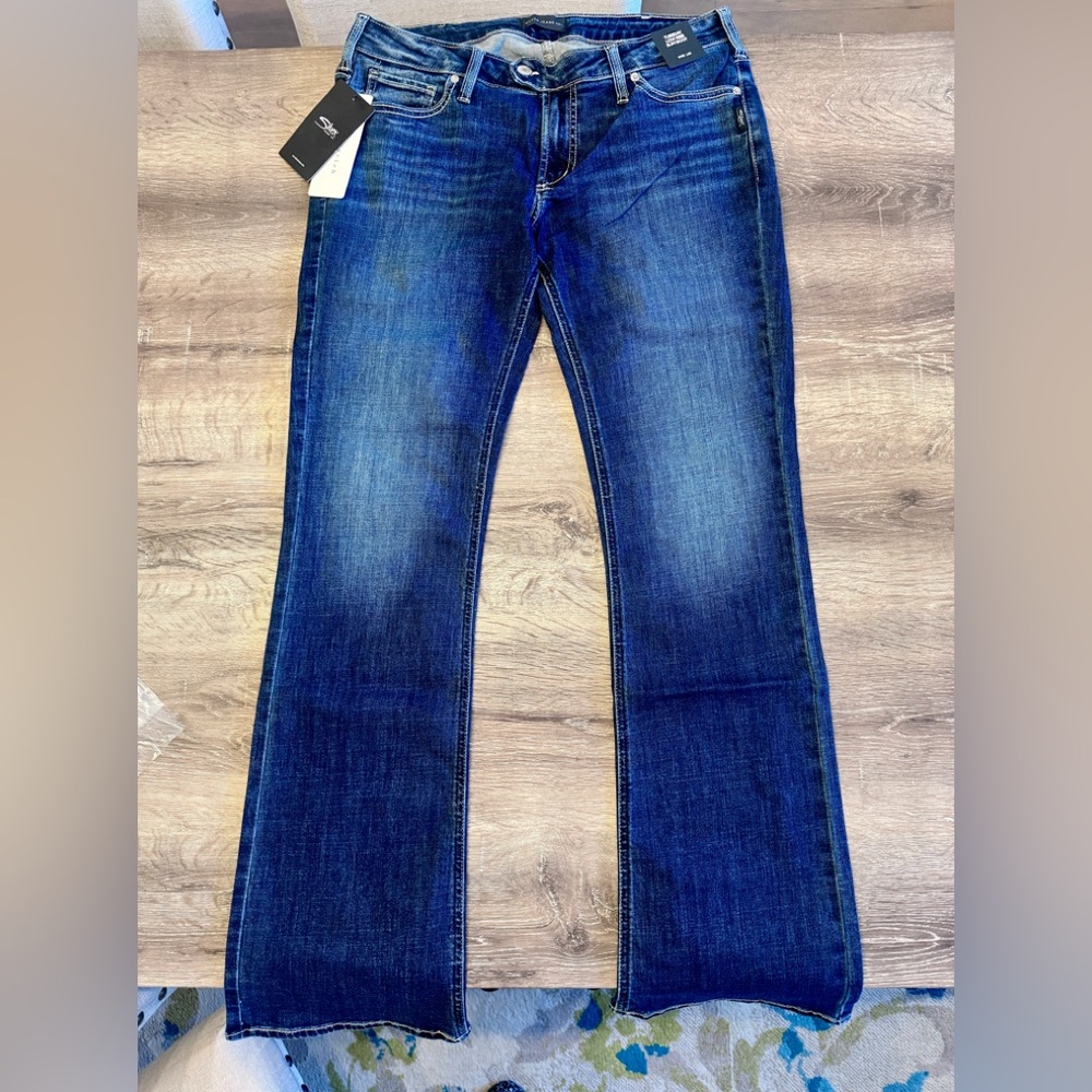 NWT Silver Jeans Co. Tuesday Low Rise Slim Bootcut - 33x33 (Dark Rinse)